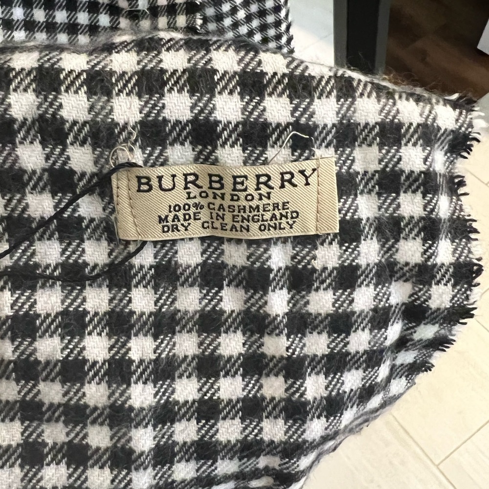 Burberry cashmere scarf